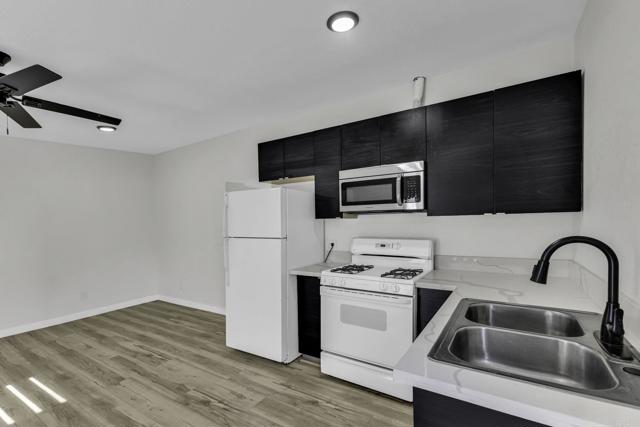 Detail Gallery Image 4 of 14 For 2029 E Ave, National City,  CA 91950 - 2 Beds | 1 Baths