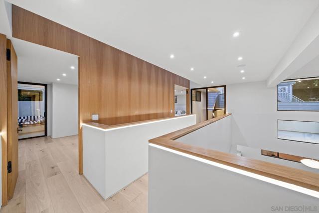 7376 Fay Ave, La Jolla CA: https://media.crmls.org/mediaz/b43c8a43-b2fd-4746-9ff8-06ef0559ed7b.jpg