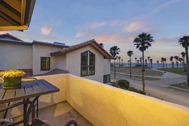 2205 Vina Del Mar, Oxnard CA: https://media.crmls.org/mediaz/b43cb7eb-941f-4f7d-b973-47aefb87774f.jpg