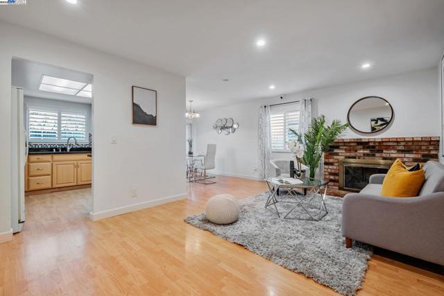 2716 Killdeer Ct, Union City CA: https://media.crmls.org/mediaz/b43ccc28-5383-404a-a062-2ba304b5ef09.jpg