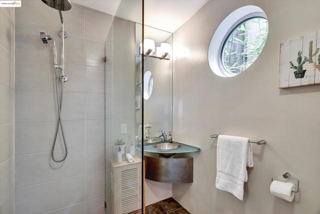 2709 10th St, Berkeley CA: https://media.crmls.org/mediaz/b43d256e-c0fc-404e-ac26-27bac1f9e567.jpg