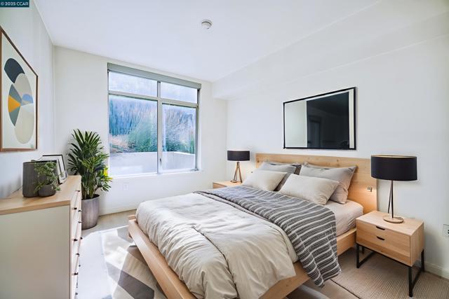 2655 Bush, San Francisco CA: https://media.crmls.org/mediaz/b43d3501-d9e0-4508-9581-21e08b7e6348.jpg