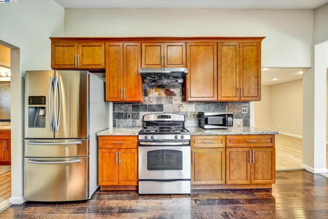 37659 Granville Dr, Fremont CA: https://media.crmls.org/mediaz/b43d63b3-b1a2-4fbd-ae6f-745a58f75ec6.jpg