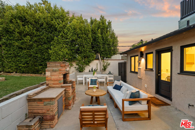 5821 W 75TH Street, Los Angeles CA: https://media.crmls.org/mediaz/b43d6a4e-6771-4bfb-bb6c-37f876756f9c.jpg