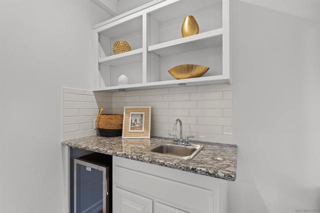 2610 Acuna Ct, Carlsbad CA: https://media.crmls.org/mediaz/b43d701c-bed4-46b4-99c9-138c5d9dee74.jpg