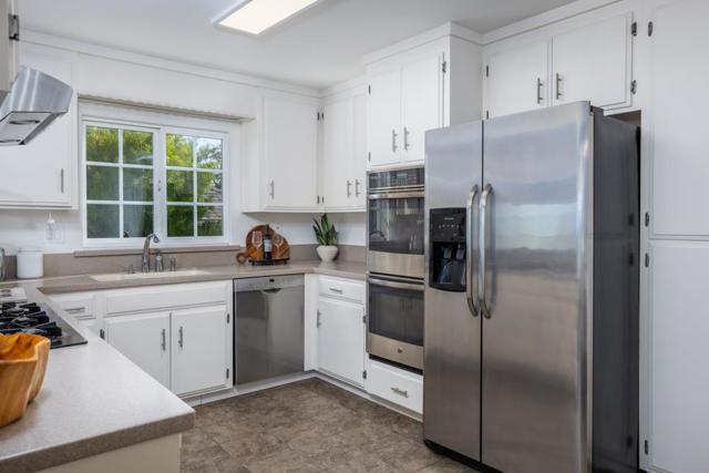 40 Alameda De Las Pulgas, Redwood City CA: https://media.crmls.org/mediaz/b43d8100-9632-4f3c-b211-3c5e951f8cca.jpg