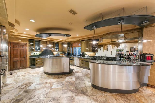 6557 Coneflower Drive, Carlsbad CA: https://media.crmls.org/mediaz/b43d925e-b527-4856-87ca-92671a38bd0d.jpg