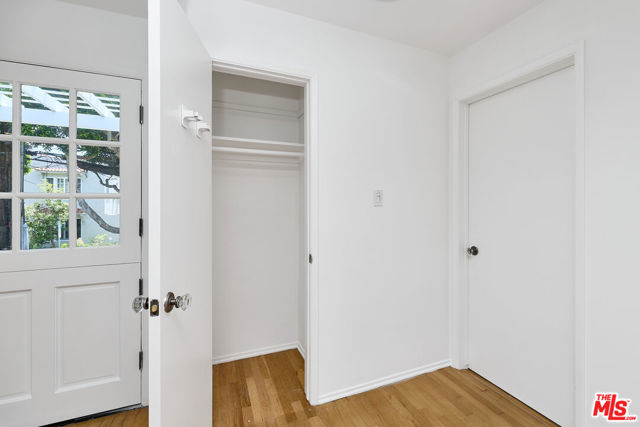 607 Ashland Avenue, Santa Monica CA: https://media.crmls.org/mediaz/b43dad66-3b7e-4eda-8aaf-9feadd8076a0.jpg