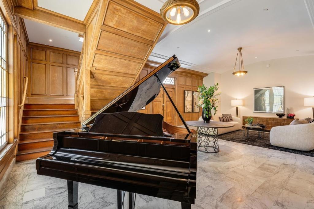 https://media.crmls.org/mediaz/b43e41d5-012c-410c-b322-fb64d14da1a5.jpg?preset=X-Large