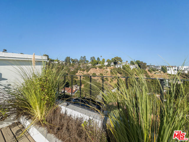 2746 Rinconia Drive, Los Angeles CA: https://media.crmls.org/mediaz/b43e6b54-63a3-4d29-9f11-8036da95e6b7.jpg