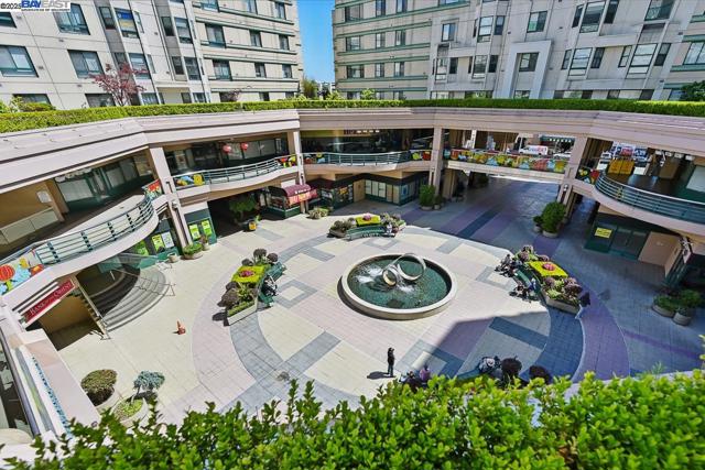 988 Franklin St, Oakland CA: https://media.crmls.org/mediaz/b43e9eda-011a-42ab-9892-53d7378e010b.jpg