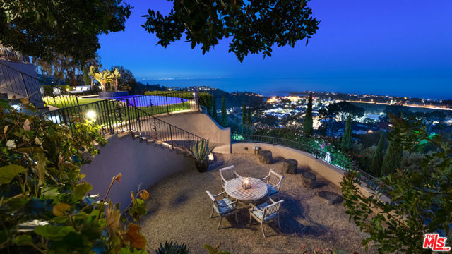 23806 Malibu Crest Drive, Malibu CA: https://media.crmls.org/mediaz/b43ea5af-9280-45b6-93cb-717af74896ea.jpg