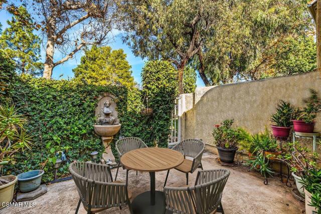 5755 Recodo Way, Camarillo CA: https://media.crmls.org/mediaz/b43f693b-e20d-4011-b3ff-4ce0d619fc93.jpg