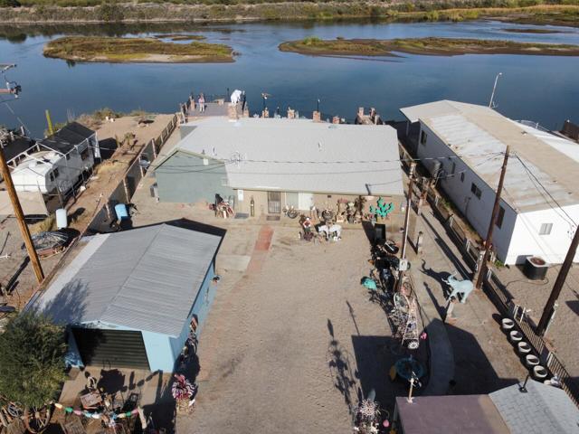 5682 Colorado River Road, Blythe CA: https://media.crmls.org/mediaz/b4403d19-ede7-455b-90be-ccc265dd383e.jpg