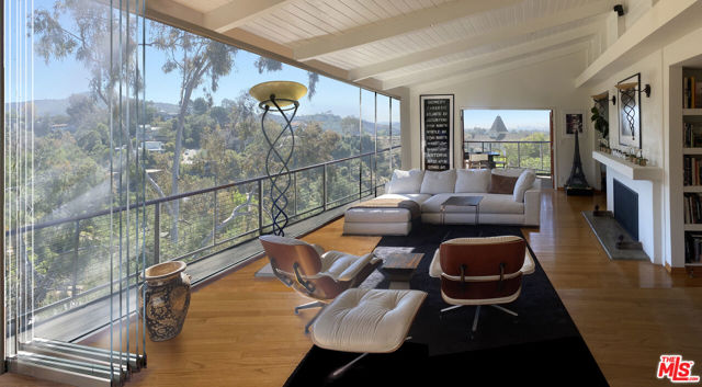 3162 Durand Drive, Los Angeles CA: https://media.crmls.org/mediaz/b44068dc-db1b-43da-b6fa-b206c143d02d.jpg