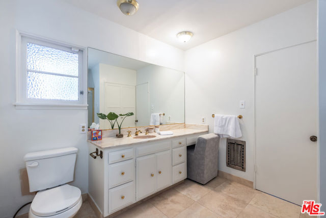 Image 17 of 72 For 10686 Somma Way