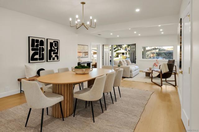 1900 W 41St St, Los Angeles CA: https://media.crmls.org/mediaz/b440ae67-86b4-4607-8b06-3a2d0dbb3f3b.jpg