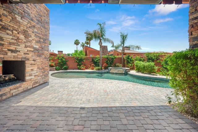 50375 Via Serenidad, La Quinta CA: https://media.crmls.org/mediaz/b440bd5e-b8c2-4d58-b4db-7fd37ef424ca.jpg