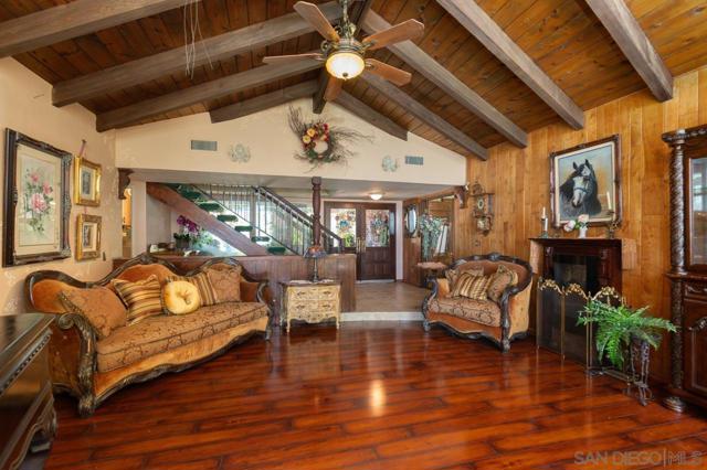 11339 Rolling Hills Dr, El Cajon CA: https://media.crmls.org/mediaz/b44102e1-87fa-4489-8b39-62023df077ed.jpg