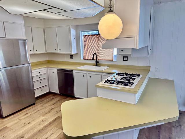 Detail Gallery Image 6 of 31 For 2130 Sunset Dr. #14,  Vista,  CA 92081 - 2 Beds | 2 Baths