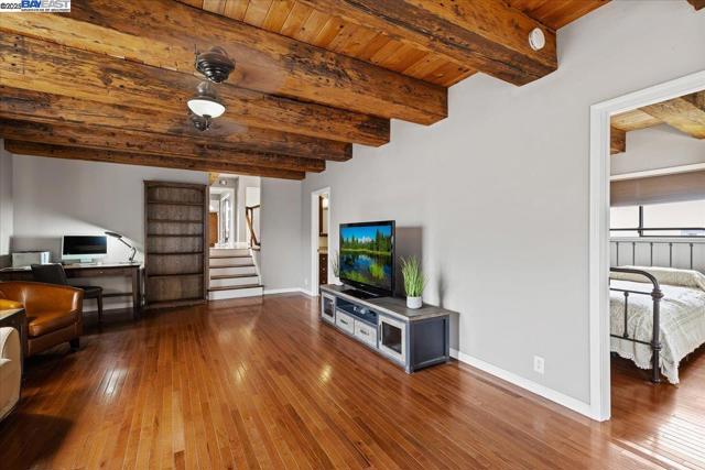 1672 Crescent Avenue, Castro Valley CA: https://media.crmls.org/mediaz/b441c4e7-c3ec-4032-b36f-7c063b81c22a.jpg