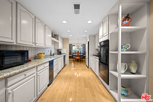 1622 Michael Lane, Pacific Palisades CA: https://media.crmls.org/mediaz/b44209ce-e481-4c5d-bdbb-6ef6382462b4.jpg