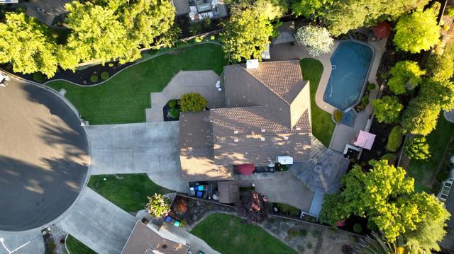 3338 Marsh Hawk Court, Pleasanton CA: https://media.crmls.org/mediaz/b4426549-8431-48c0-8676-f3109228c33e.jpg