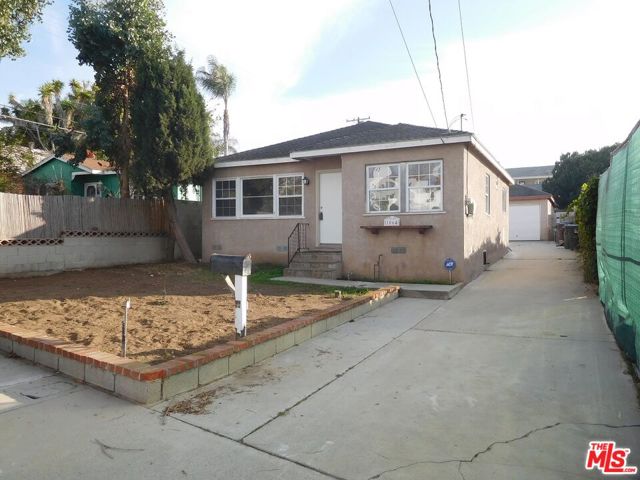 1064 AVENUE C, Redondo Beach, California 90277, 2 Bedrooms Bedrooms, ,1 BathroomBathrooms,Residential,Sold,AVENUE C,21114325