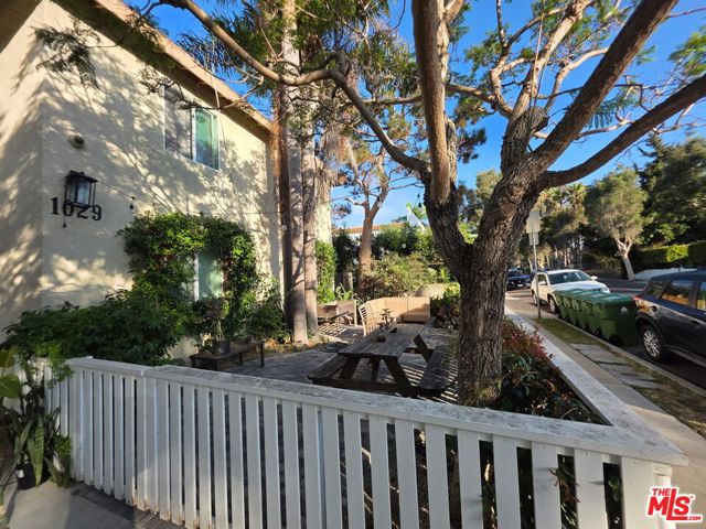 1029 Pleasantview Avenue, Venice CA: https://media.crmls.org/mediaz/b443066e-77d9-435e-a56c-b870933523a9.jpg