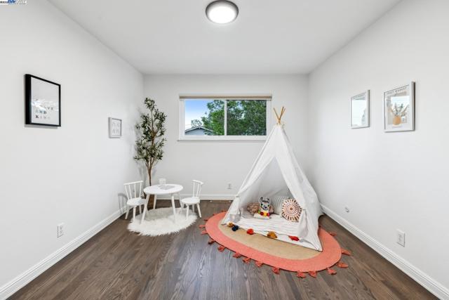 3134 Terry Ct, Castro Valley CA: https://media.crmls.org/mediaz/b4437e1a-8de8-4548-8731-7846dc316556.jpg