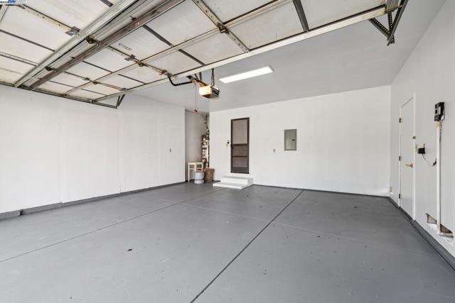 4415 Folsom Dr, Antioch CA: https://media.crmls.org/mediaz/b443981b-b771-4e3a-9326-1899d53b0479.jpg