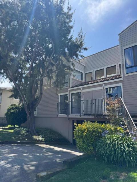 460 Pine Avenue, Half Moon Bay CA: https://media.crmls.org/mediaz/b443a788-24b5-4f44-a16f-37c7ae99cbb6.jpg