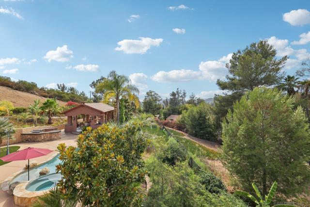 15035 Orchard View Dr, Poway CA: https://media.crmls.org/mediaz/b443f404-0342-4cd2-ac40-f1eee2a77fad.jpg