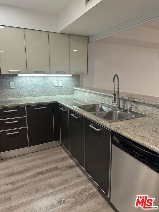 1319 N Detroit Street, Los Angeles CA: https://media.crmls.org/mediaz/b4447dc3-93fc-472a-b26a-e0d9e9689cc8.jpg