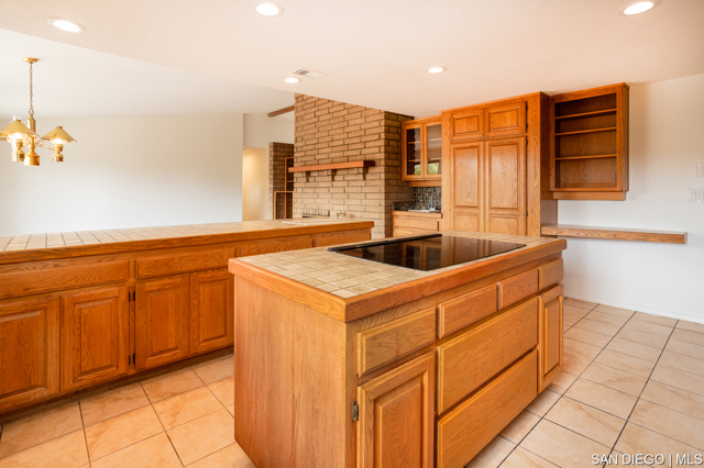 627 Elm Tree LN, Fallbrook CA: https://media.crmls.org/mediaz/b444a076-537f-4a88-a4e3-d96b8ec22816.jpg