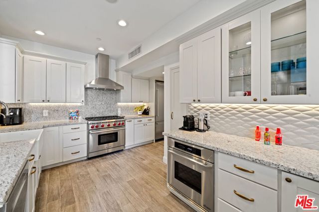 235 South Reeves Drive, 101 photo 5