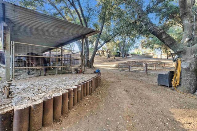 45455 Lorenz Ln, Temecula CA: https://media.crmls.org/mediaz/b447ddef-46f0-47df-add1-935190a90246.jpg