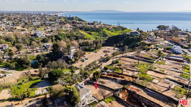 575 N Marquette Street, Pacific Palisades CA: https://media.crmls.org/mediaz/b448e81c-6e84-4a87-b6a2-0e63260a53bc.jpg