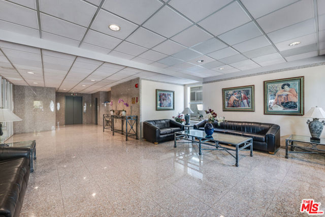 15150 Dickens Street, Sherman Oaks CA: https://media.crmls.org/mediaz/b4490d27-e28f-452e-85ca-8b6a104c8040.jpg
