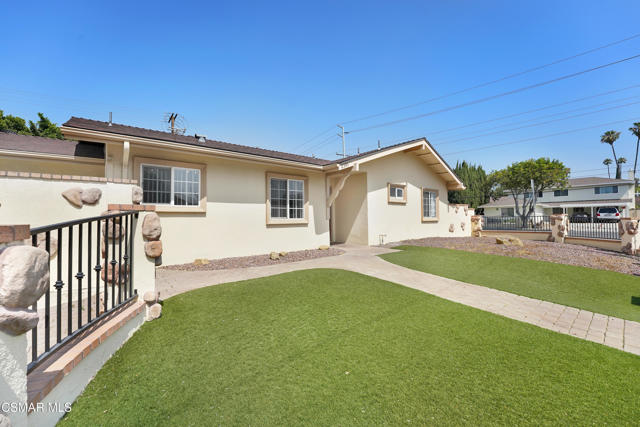 2391 Heather Street, Simi Valley CA: https://media.crmls.org/mediaz/b4491fdc-7237-46b8-875e-76d67fb52900.jpg