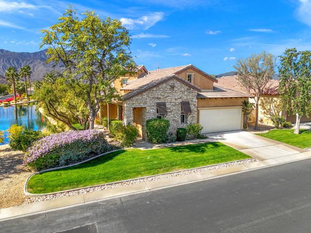 37 Shoreline Drive, Rancho Mirage CA: https://media.crmls.org/mediaz/b449c91d-0b0a-4b4f-b91b-096f1337a43b.jpg