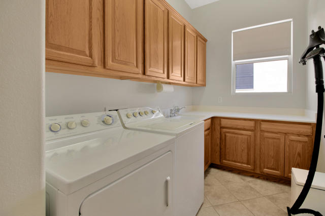 35925 Rosemont Drive, Palm Desert CA: https://media.crmls.org/mediaz/b44a30be-8b0a-4d54-b6b7-03bb0c4b56e3.jpg