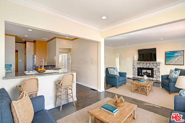 7009 RINDGE Avenue, Playa del Rey CA: https://media.crmls.org/mediaz/b44aba0e-a3ba-4a3e-a29d-fbf5b756b014.jpg