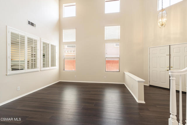 2874 Venezia Lane, Thousand Oaks CA: https://media.crmls.org/mediaz/b44ad711-e572-4449-aedc-54c15bdf3fb8.jpg