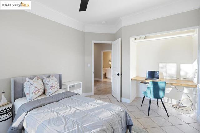 1030 Orchid Dr, Brentwood CA: https://media.crmls.org/mediaz/b44ad779-163e-4ebf-ac7f-597ed6eedfae.jpg