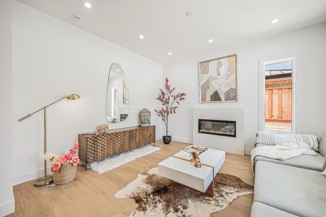 980 Lucky Avenue, Menlo Park CA: https://media.crmls.org/mediaz/b44b2fa7-a528-4fca-9ad0-349107342f98.jpg