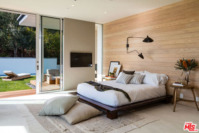 1355 Devlin Drive, Los Angeles CA: https://media.crmls.org/mediaz/b44b8418-0e81-4846-87c0-8a358b510d3f.jpg