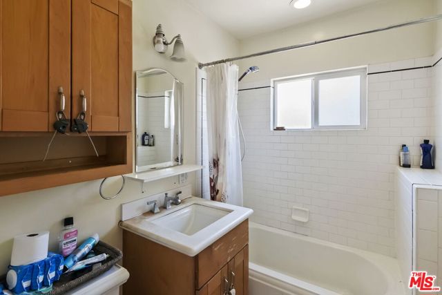 1947 Whitmore Avenue, Los Angeles CA: https://media.crmls.org/mediaz/b44bd8e8-e6f6-4afe-9d95-ac61ec35120a.jpg