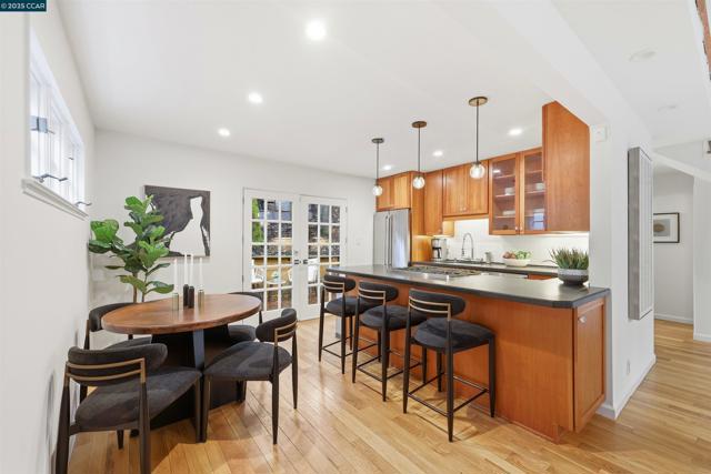 129 Spring Rd, Orinda CA: https://media.crmls.org/mediaz/b44cab8f-4849-430a-9c38-a9f61f552b69.jpg