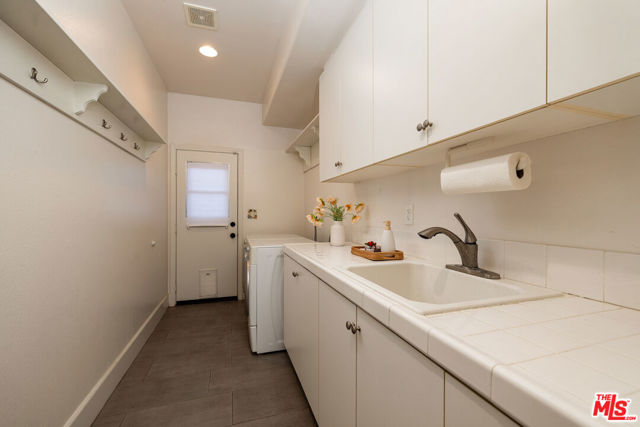 2767 Avenida De Autlan, Camarillo CA: https://media.crmls.org/mediaz/b44ce830-f3e9-4c7d-a9dd-bd9baf0bde8f.jpg